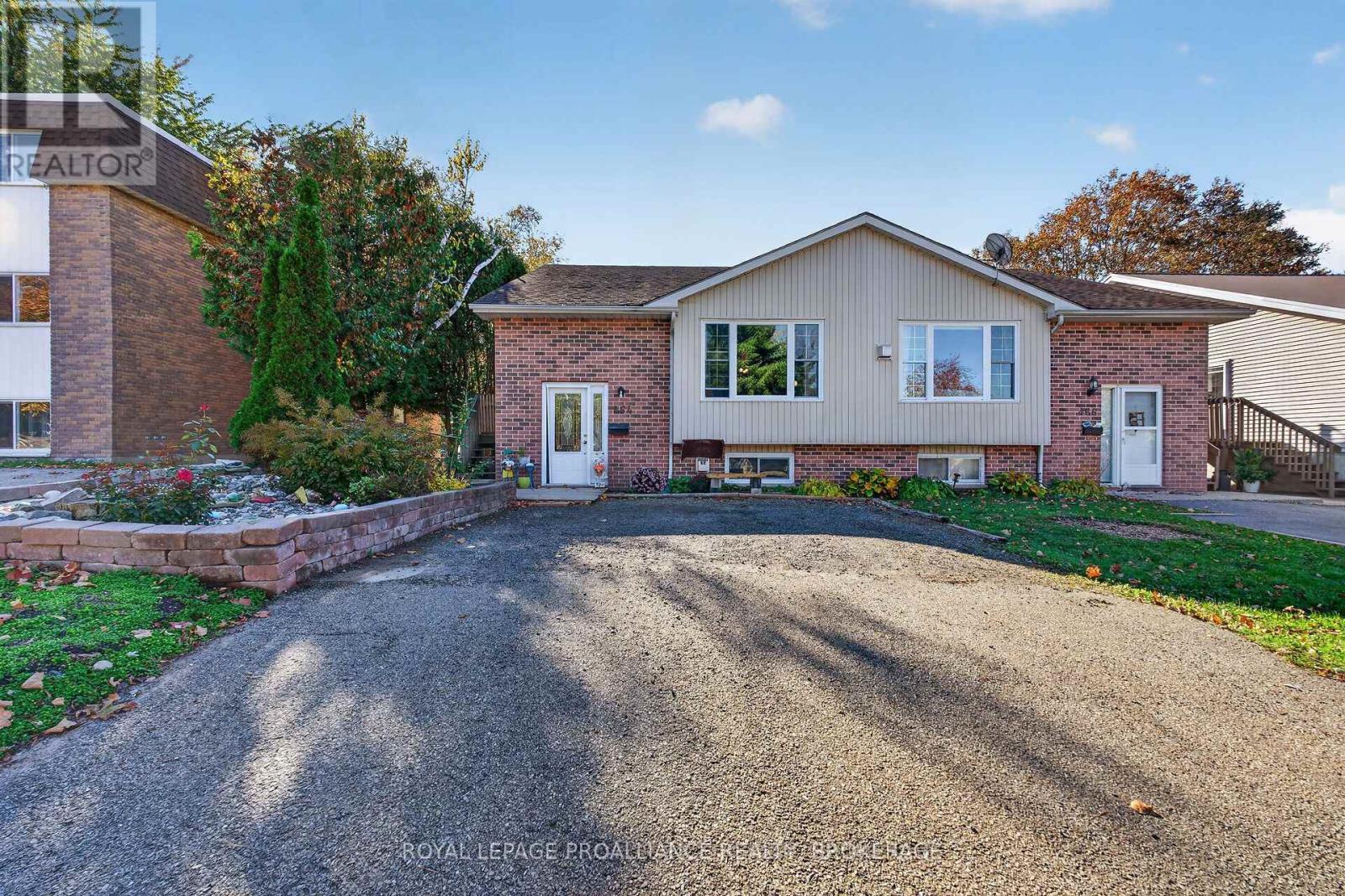 464 Henrietta Street, Gananoque, Ontario  K7G 1X7 - Photo 2 - X14102410