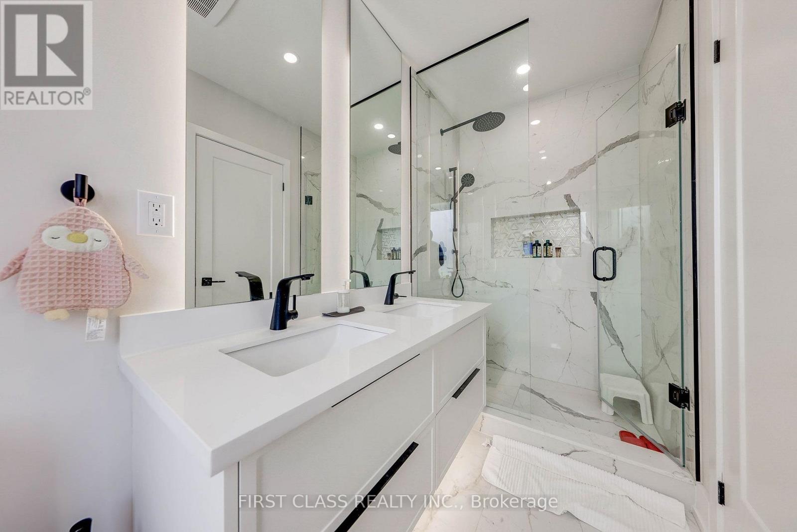 Ensuite 2 - 431 Roxton Road, Toronto, Ontario  M6G 3R5 - Photo 7 - C14102428