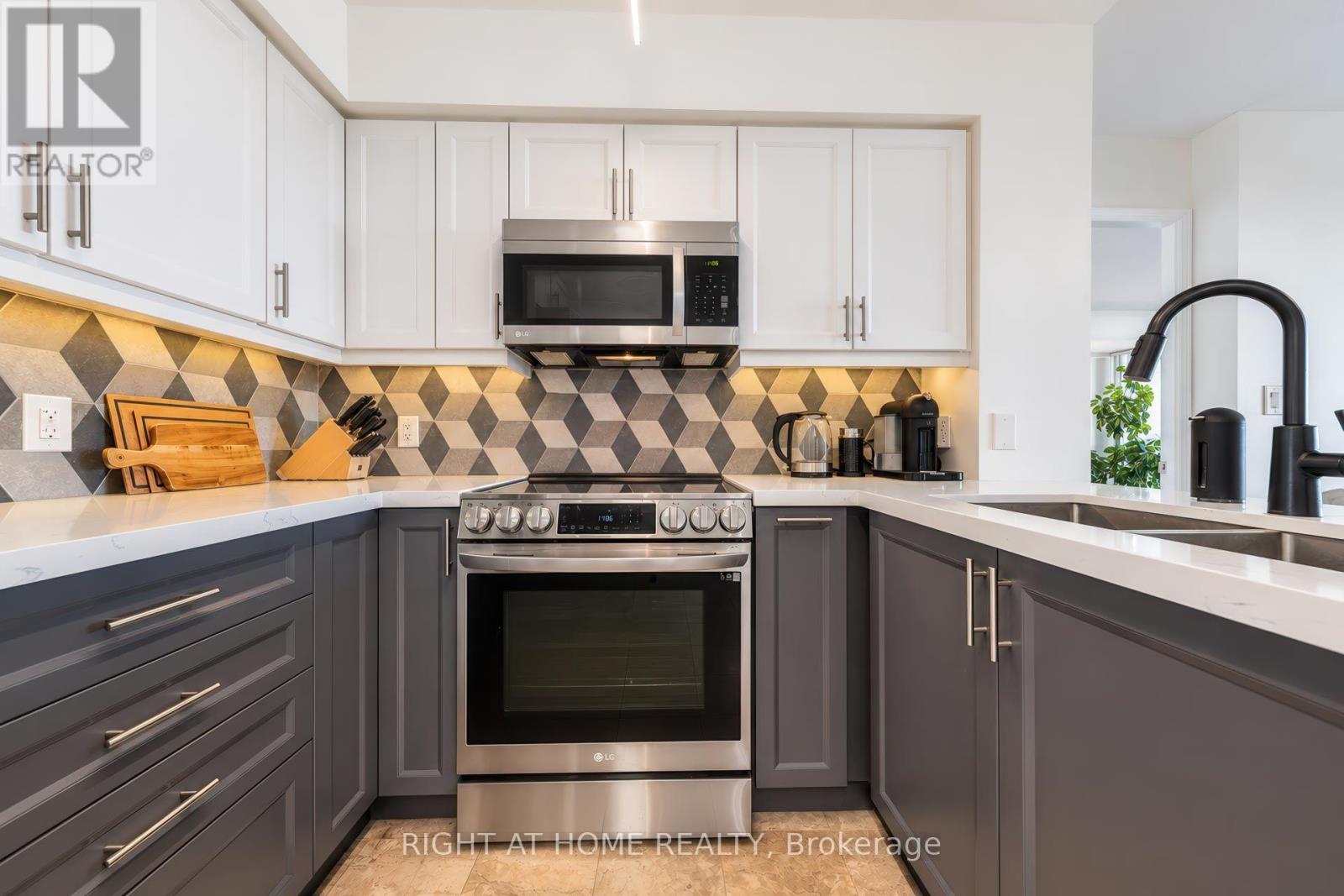 2022 - 35 Hollywood Avenue, Toronto, Ontario  M2N 0A9 - Photo 4 - C14102474
