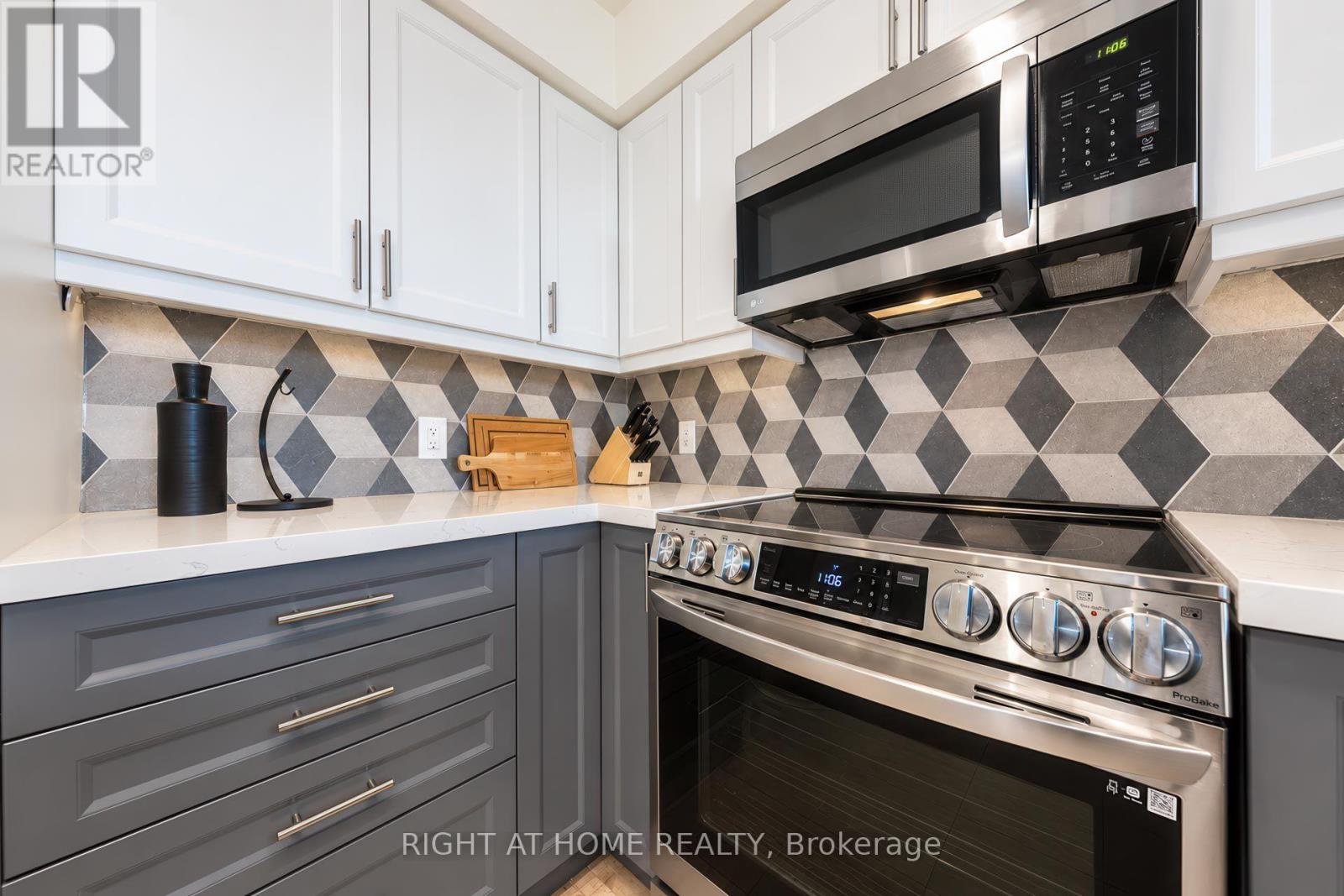 2022 - 35 Hollywood Avenue, Toronto, Ontario  M2N 0A9 - Photo 5 - C14102474