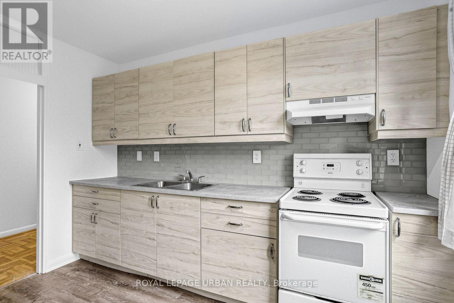 17 - 8 Corinth Gardens, Toronto, Ontario  M4P 2N5 - Photo 9 - C14102512