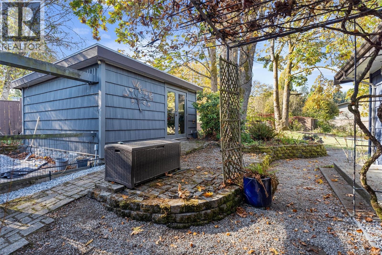8698 East Saanich Rd