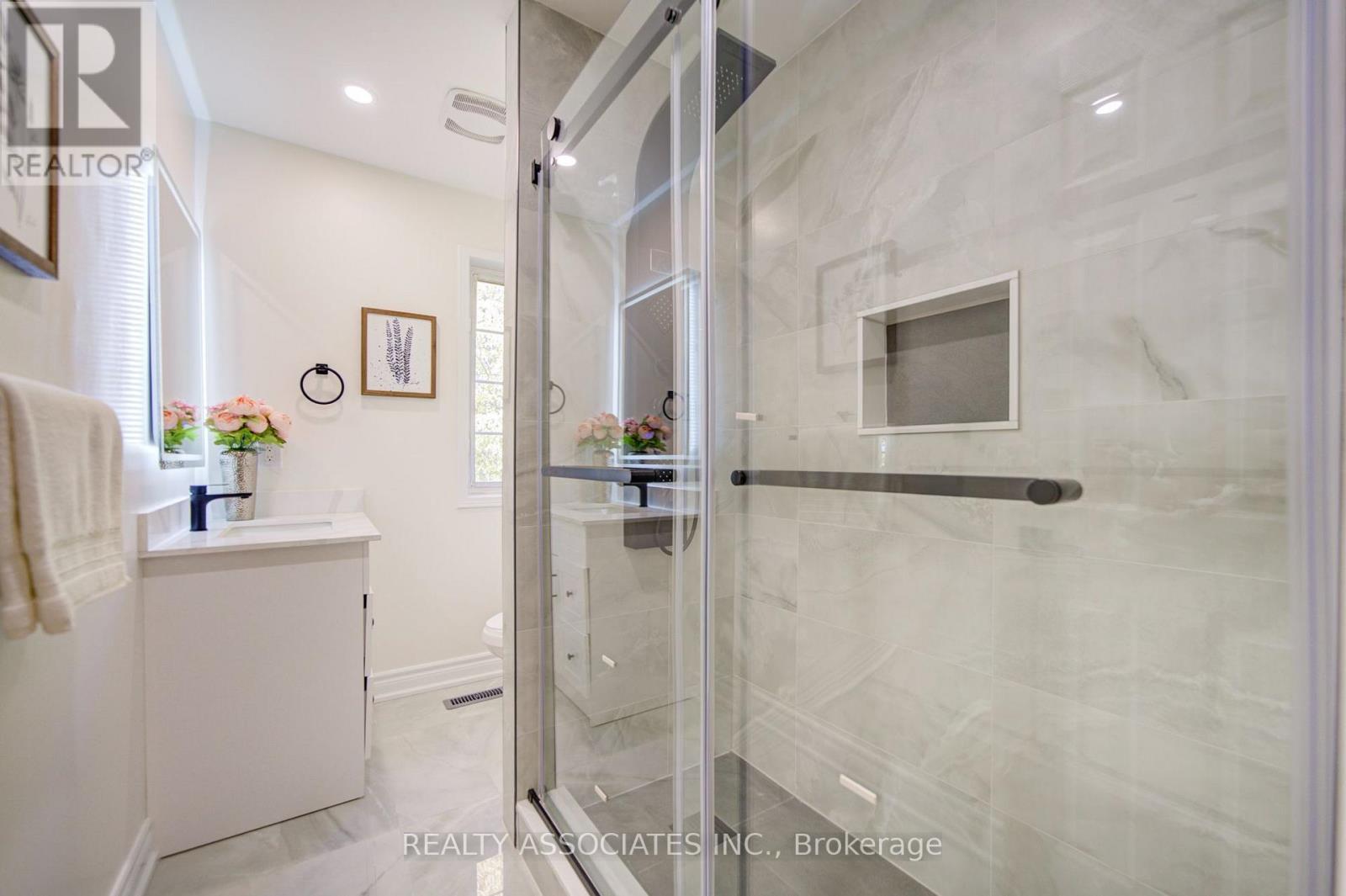 71 Highhill Drive, Toronto, Ontario  M1T 1N8 - Photo 24 - E14102476