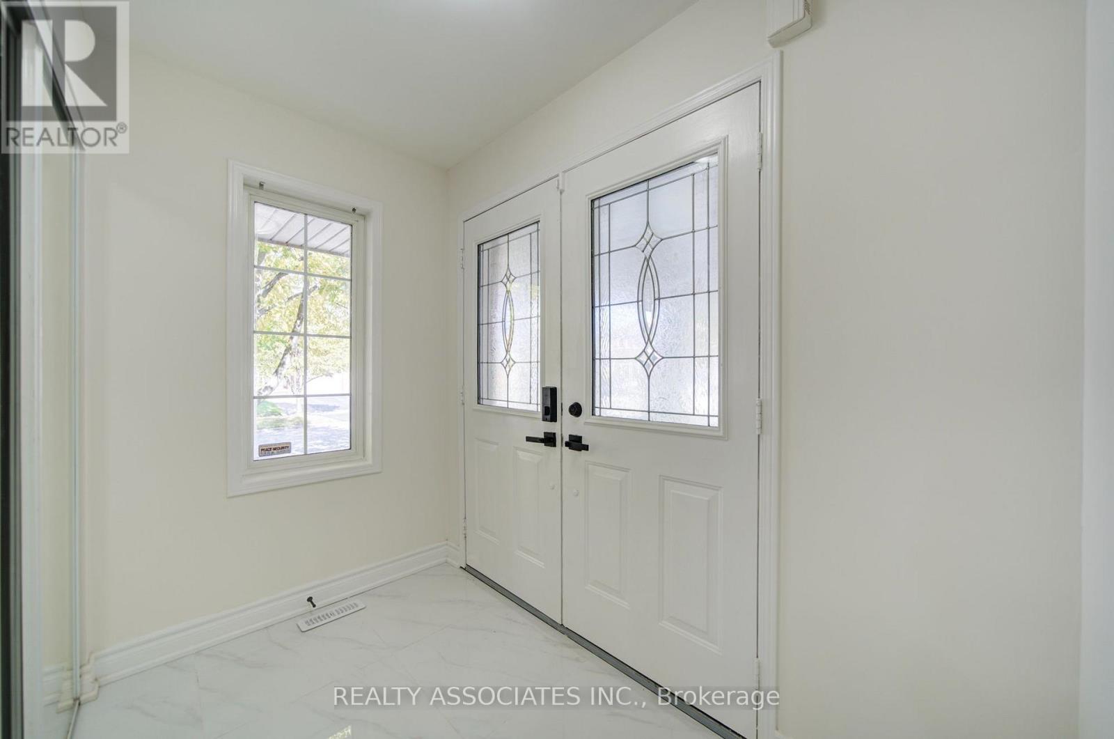 71 Highhill Drive, Toronto, Ontario  M1T 1N8 - Photo 6 - E14102476