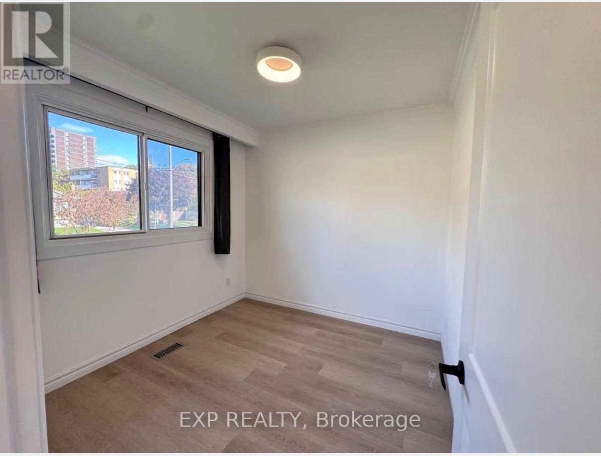 Main - 15 Neddie Drive, Toronto, Ontario  M1T 2S9 - Photo 3 - E14102524