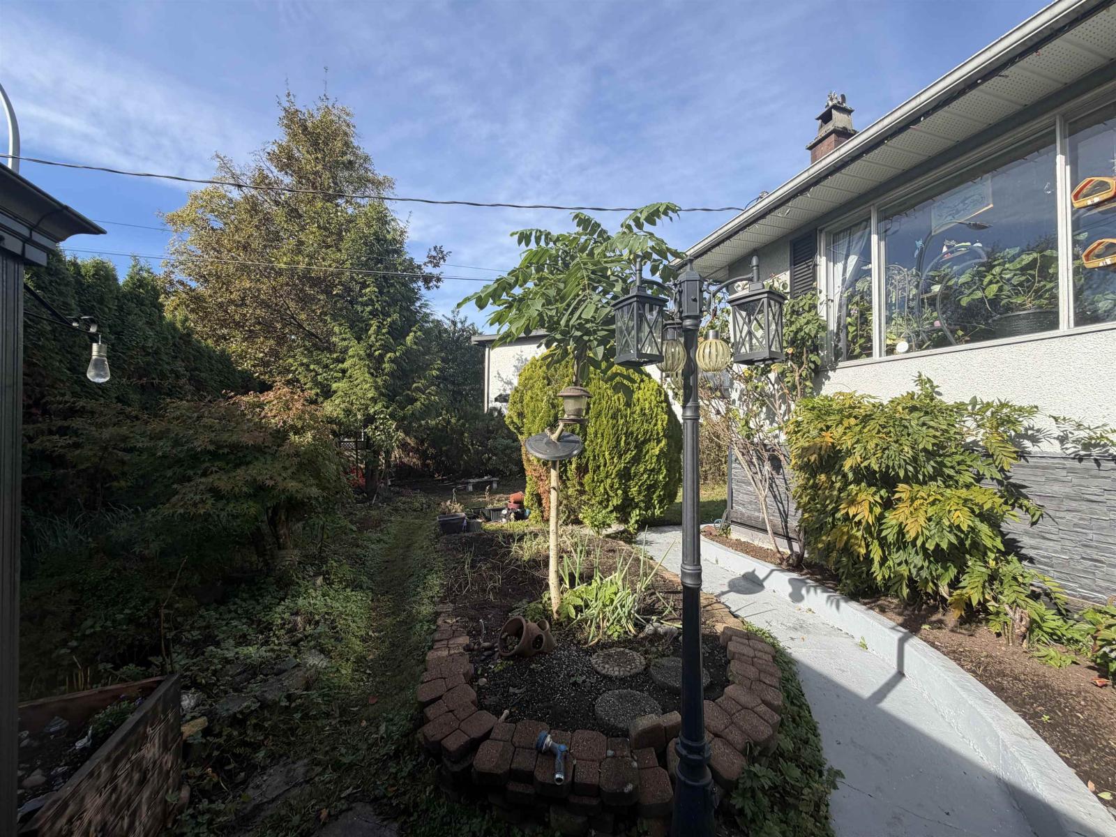 12585 100 Avenue, Surrey, British Columbia  V3V 2X6 - Photo 4 - R3175966
