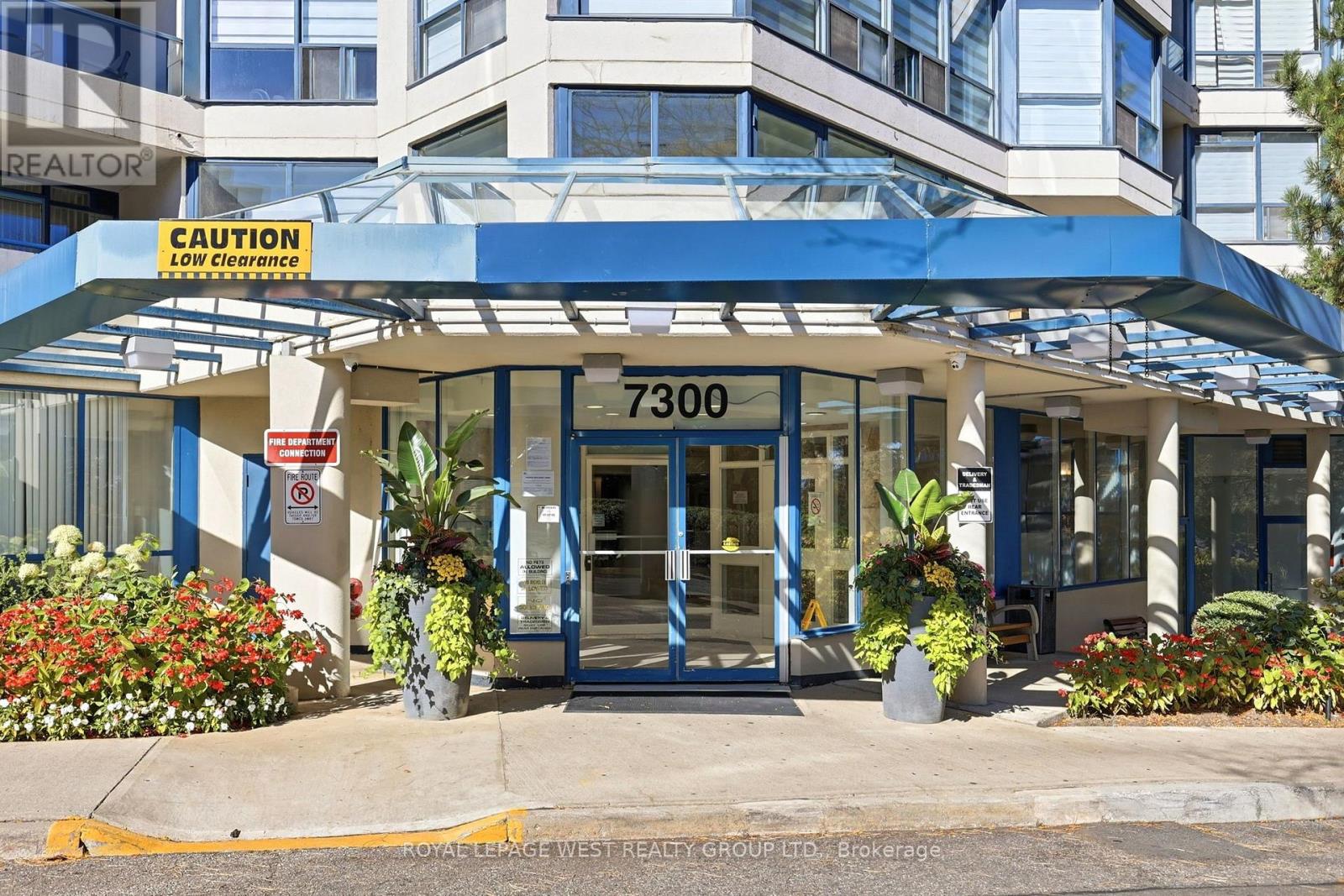 940 - 7300 Yonge Street, Vaughan (Crestwood-Springfarm-Yorkhill), Ontario  L4J 7Y5 - Photo 1 - N14102350