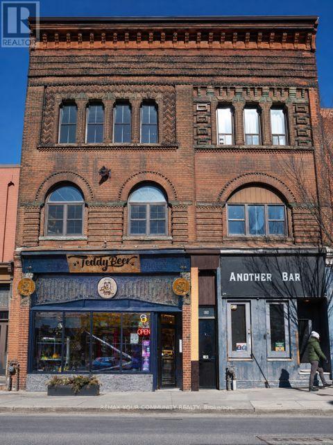 928 BLOOR STREET W, Toronto, Ontario
