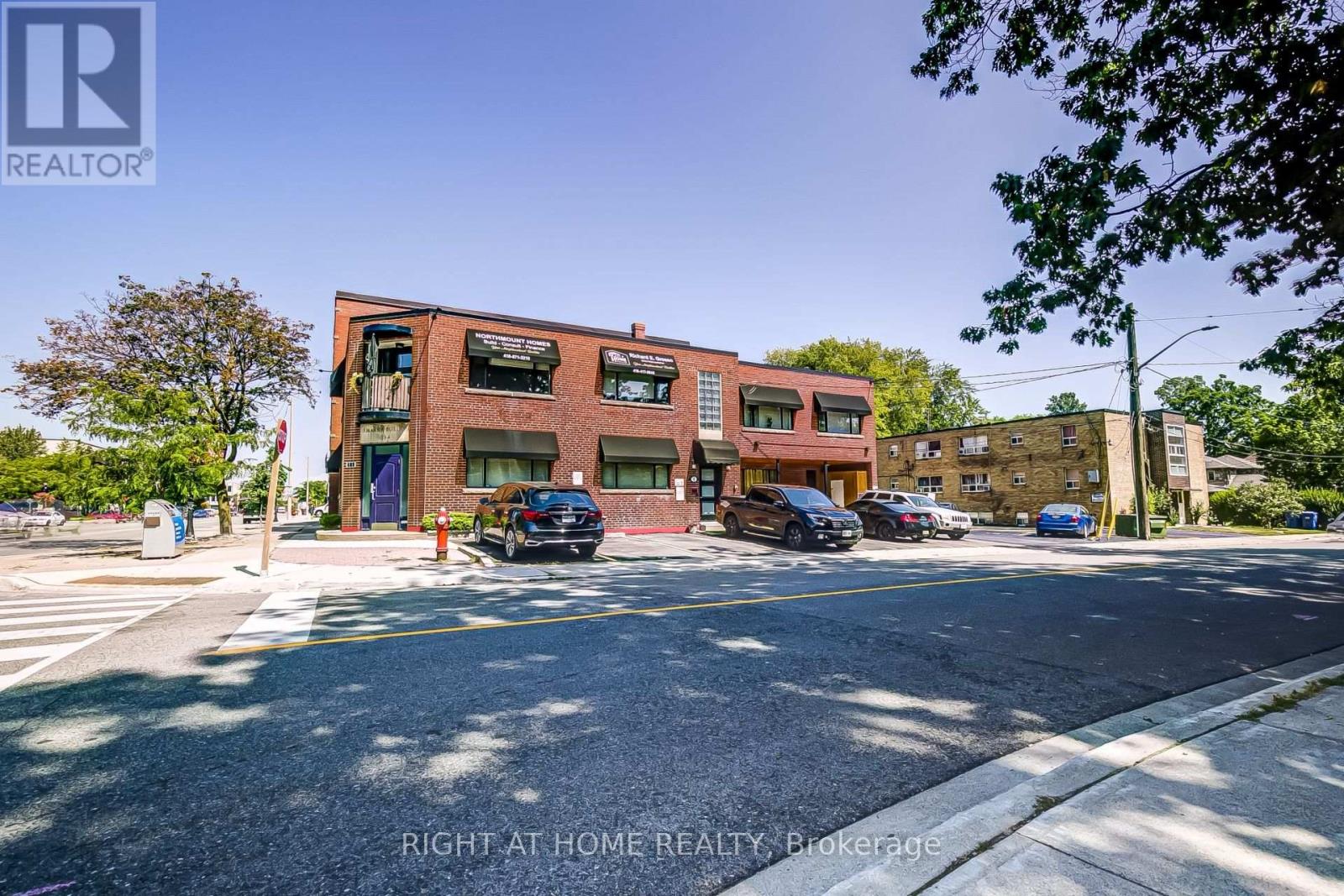 181 LAKESHORE ROAD E, Mississauga, Ontario