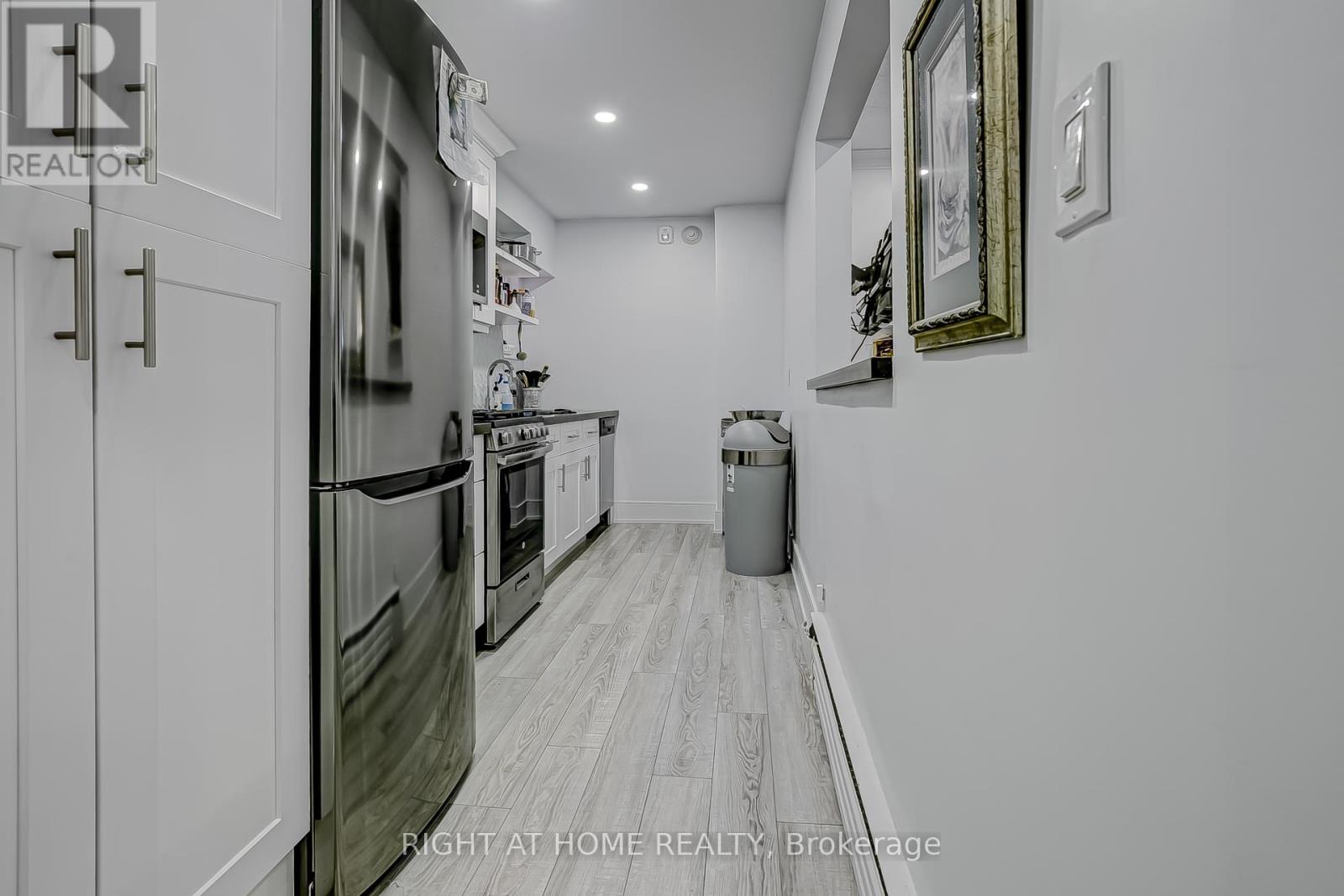181 Lakeshore Road E, Mississauga, Ontario  L5G 1G2 - Photo 11 - W14102504