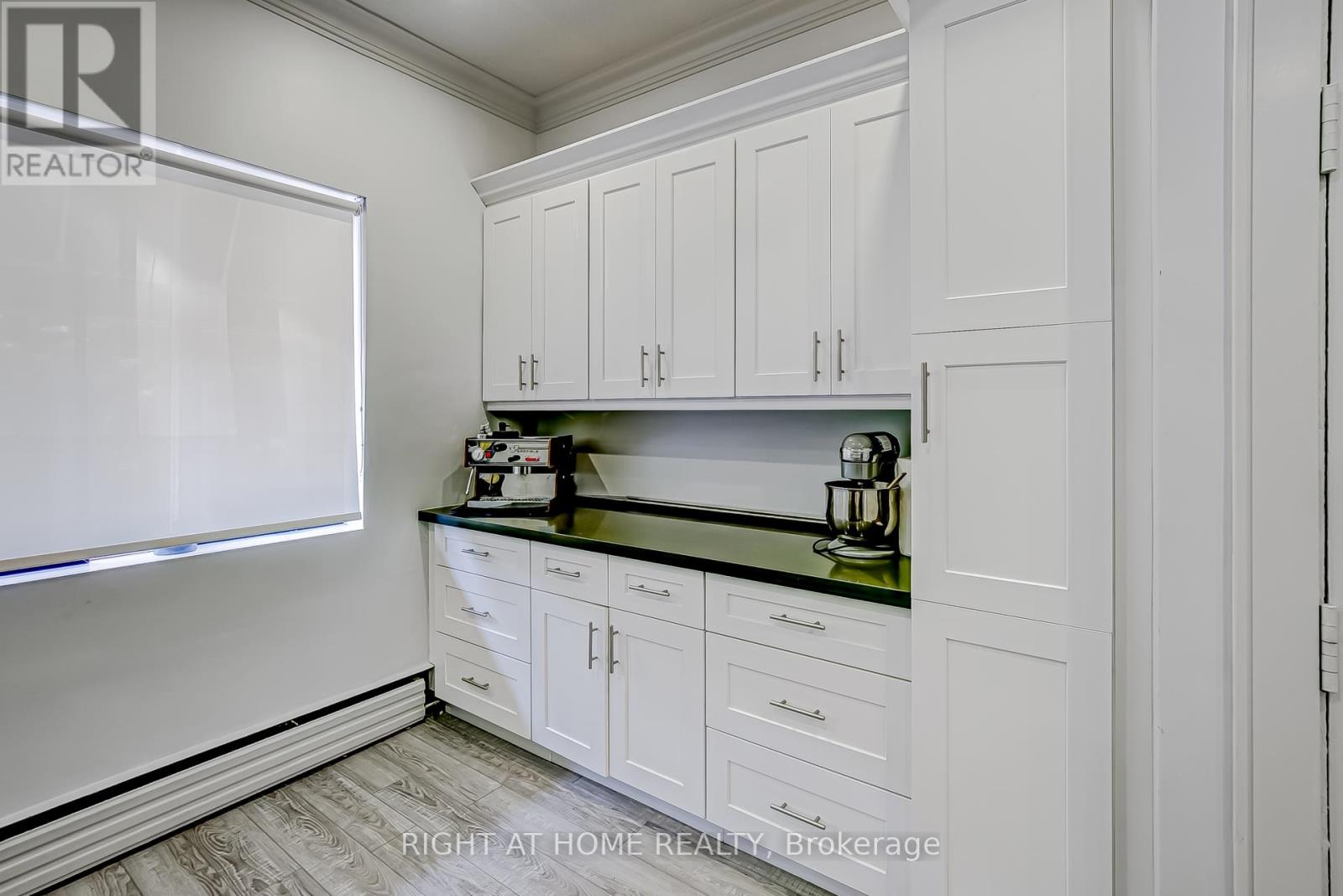 181 Lakeshore Road E, Mississauga, Ontario  L5G 1G2 - Photo 13 - W14102504