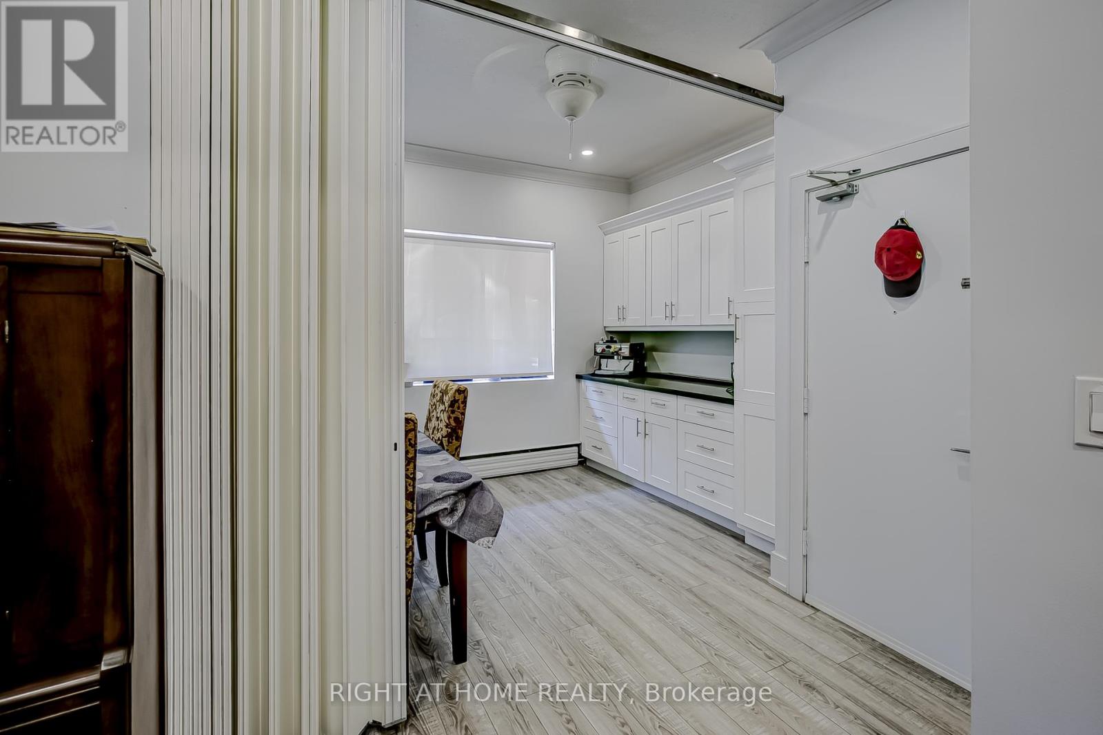 181 Lakeshore Road E, Mississauga, Ontario  L5G 1G2 - Photo 14 - W14102504