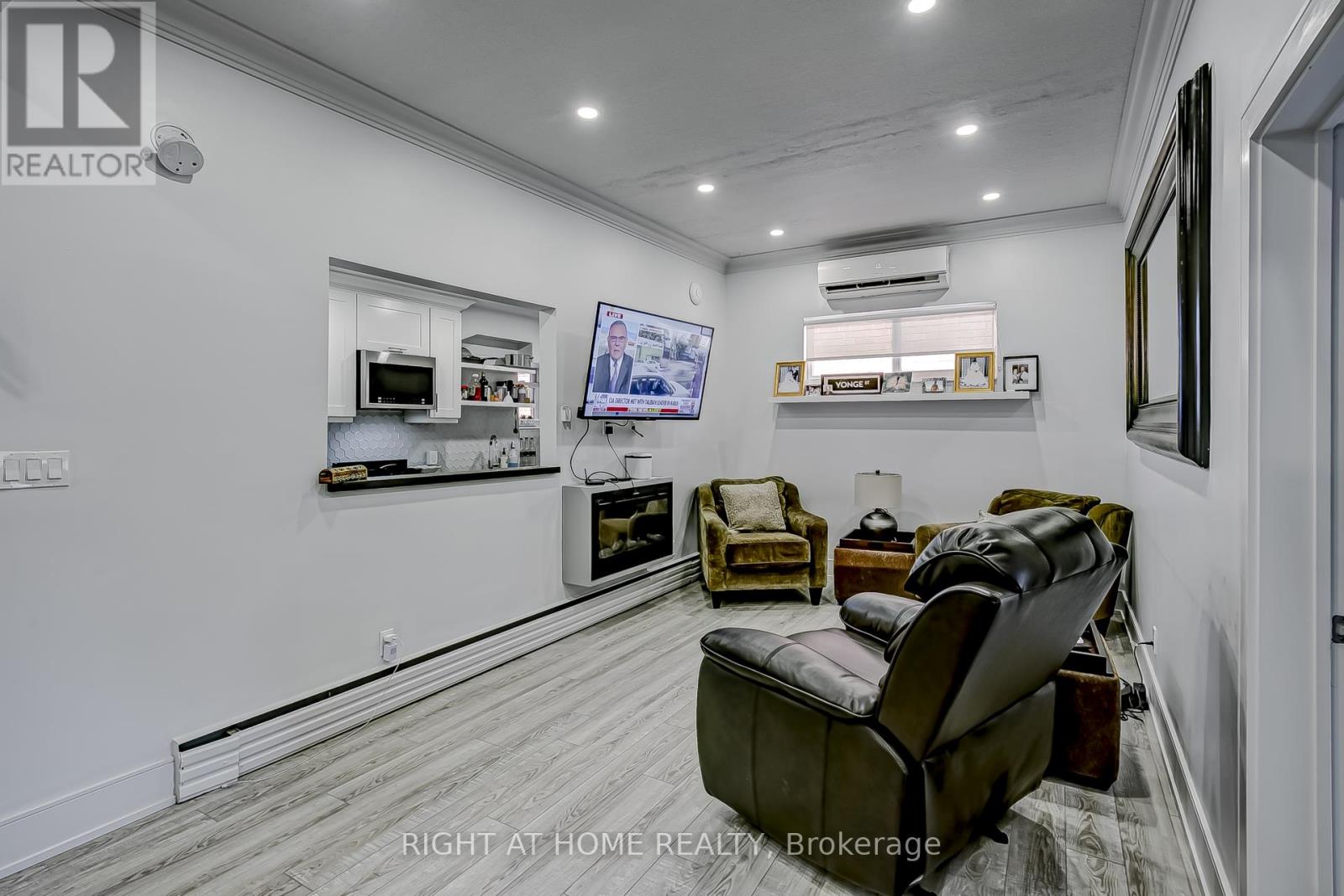 181 Lakeshore Road E, Mississauga, Ontario  L5G 1G2 - Photo 16 - W14102504