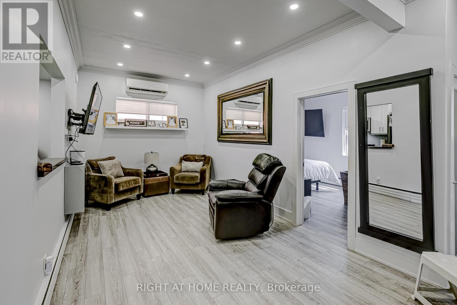 181 Lakeshore Road E, Mississauga, Ontario  L5G 1G2 - Photo 17 - W14102504