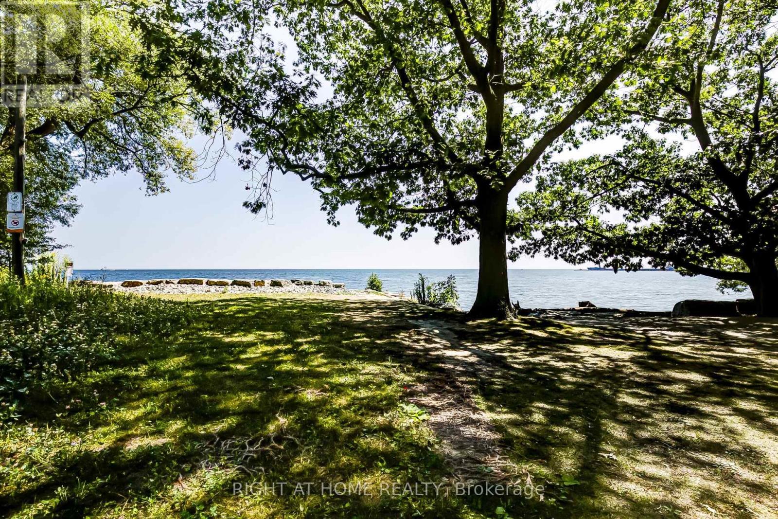 181 Lakeshore Road E, Mississauga, Ontario  L5G 1G2 - Photo 8 - W14102504