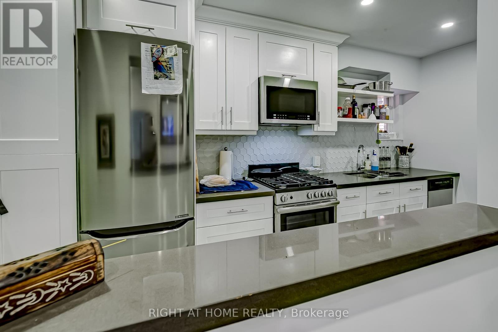 181 Lakeshore Road E, Mississauga, Ontario  L5G 1G2 - Photo 9 - W14102504