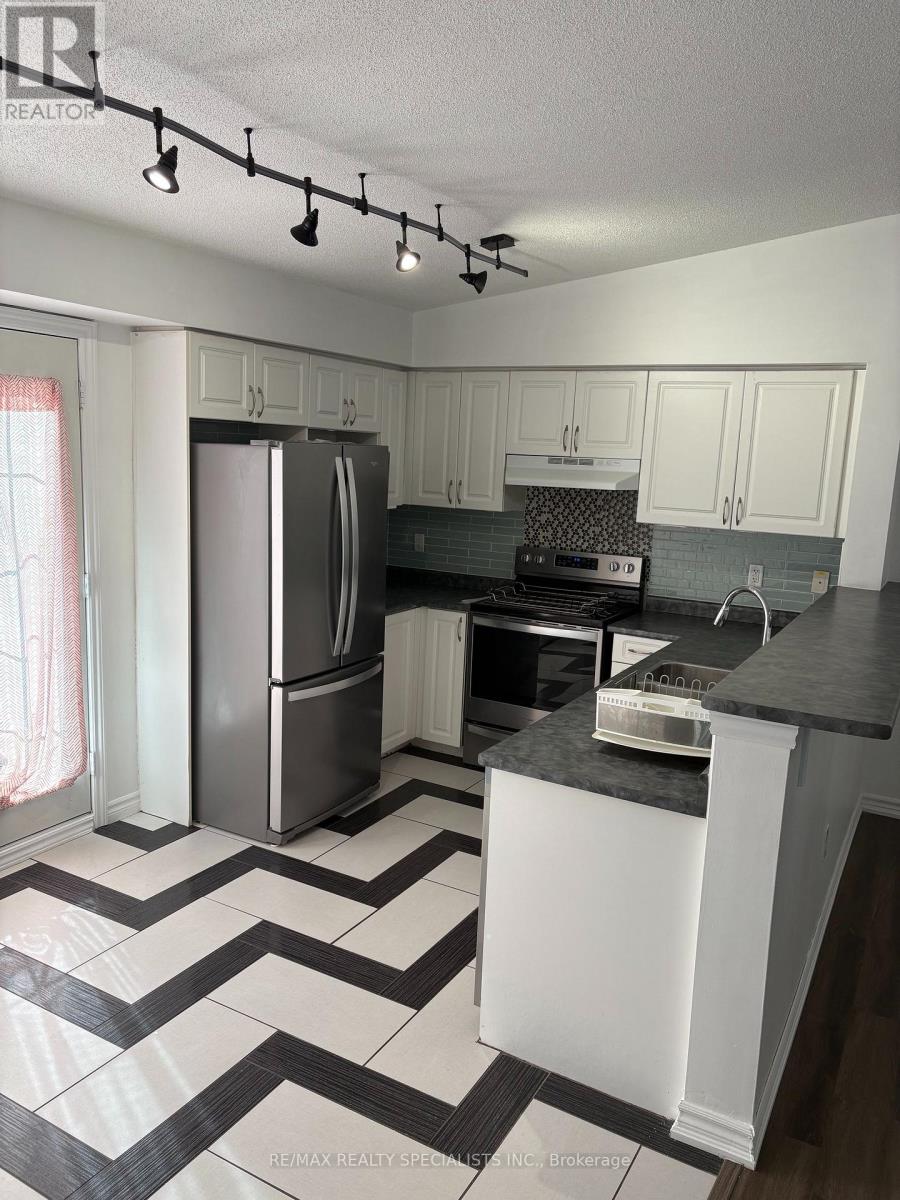 402 - 1340 Main Street E, Milton, Ontario  L9T 7S6 - Photo 4 - W14102594