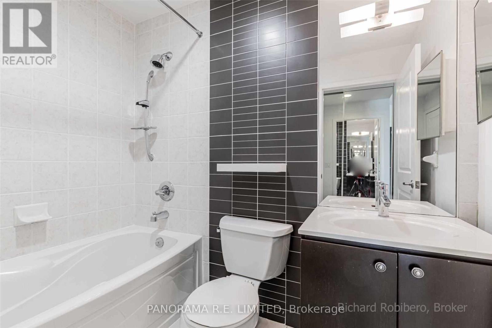 209 - 235 Sherway Gardens Road, Toronto (Islington-City Centre West), Ontario  M9C 0A2 - Photo 11 - W14102640