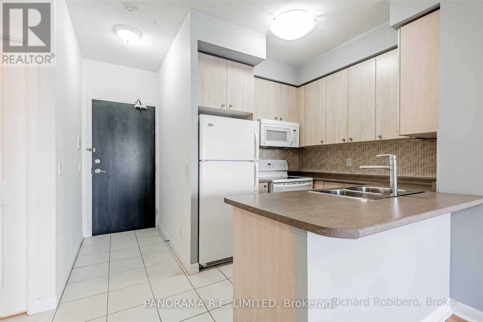 209 - 235 Sherway Gardens Road, Toronto (Islington-City Centre West), Ontario  M9C 0A2 - Photo 2 - W14102640
