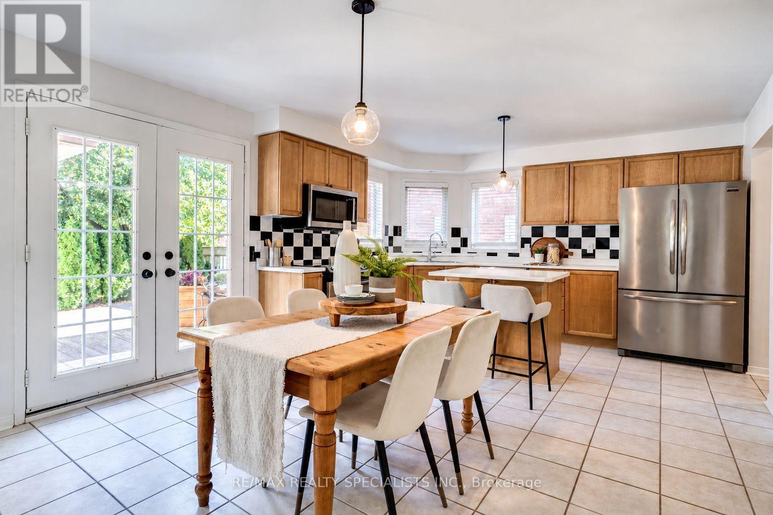 126 Westchester Road, Oakville, Ontario  L6H 6H9 - Photo 7 - W13829672