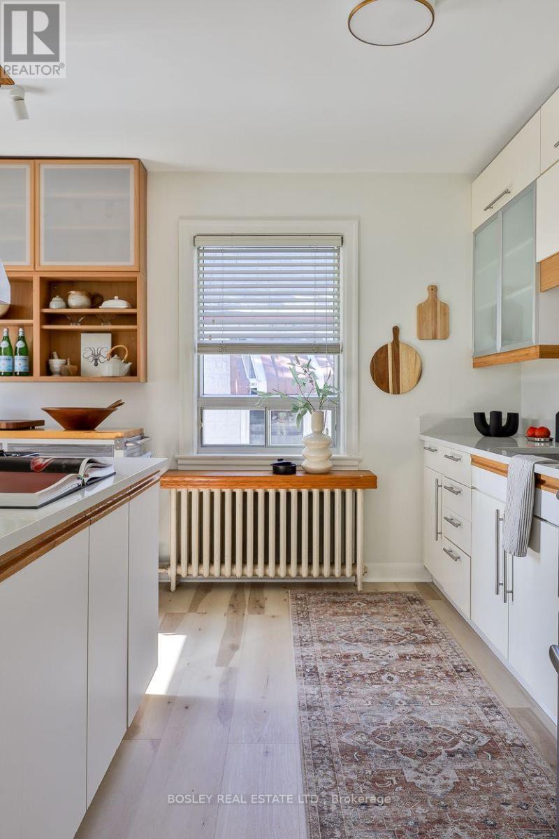 16 Delroy Drive, Toronto, Ontario  M8Y 1M7 - Photo 3 - W14095052