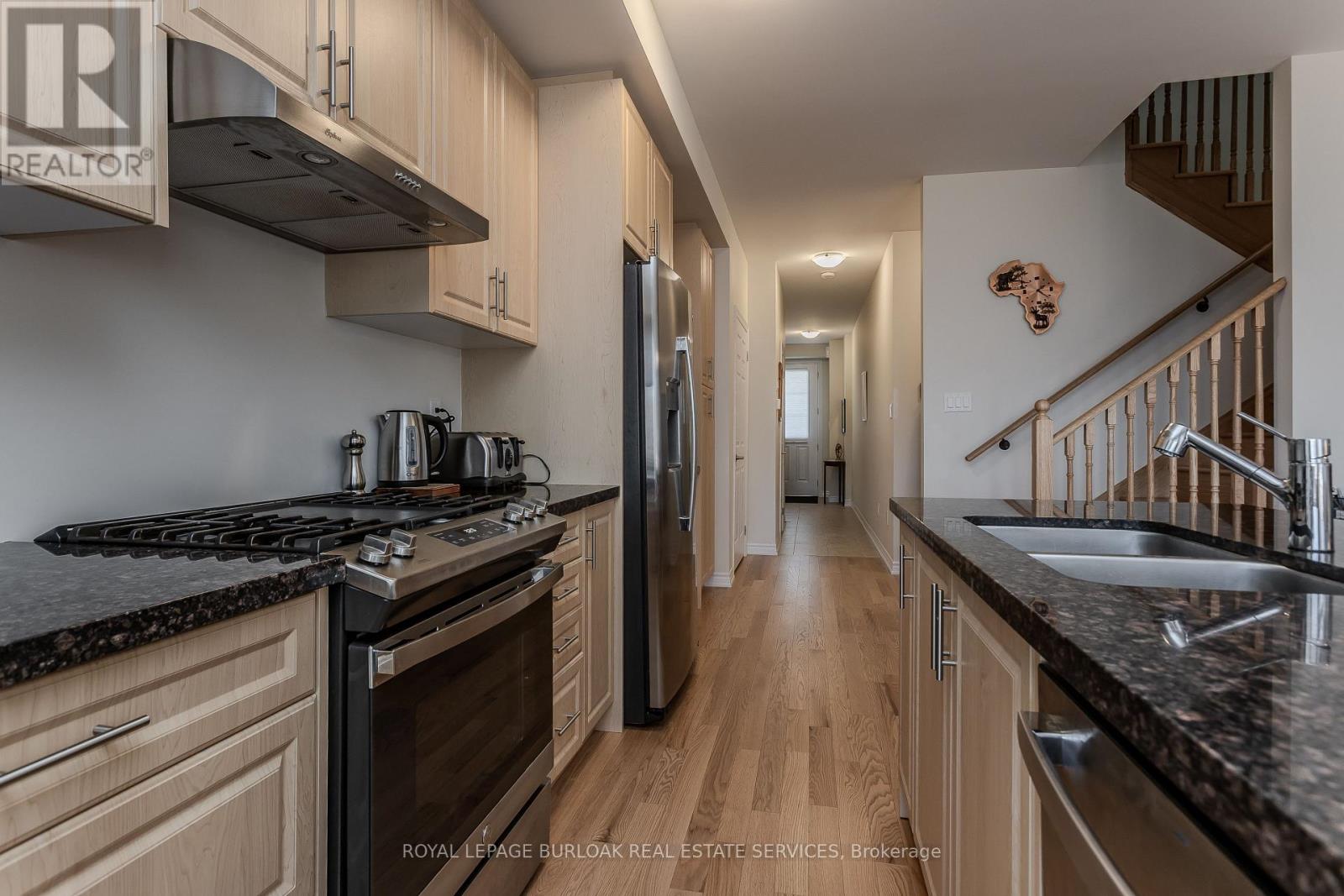 1402 Almonte Drive, Burlington, Ontario  L7P 0V8 - Photo 6 - W14096072