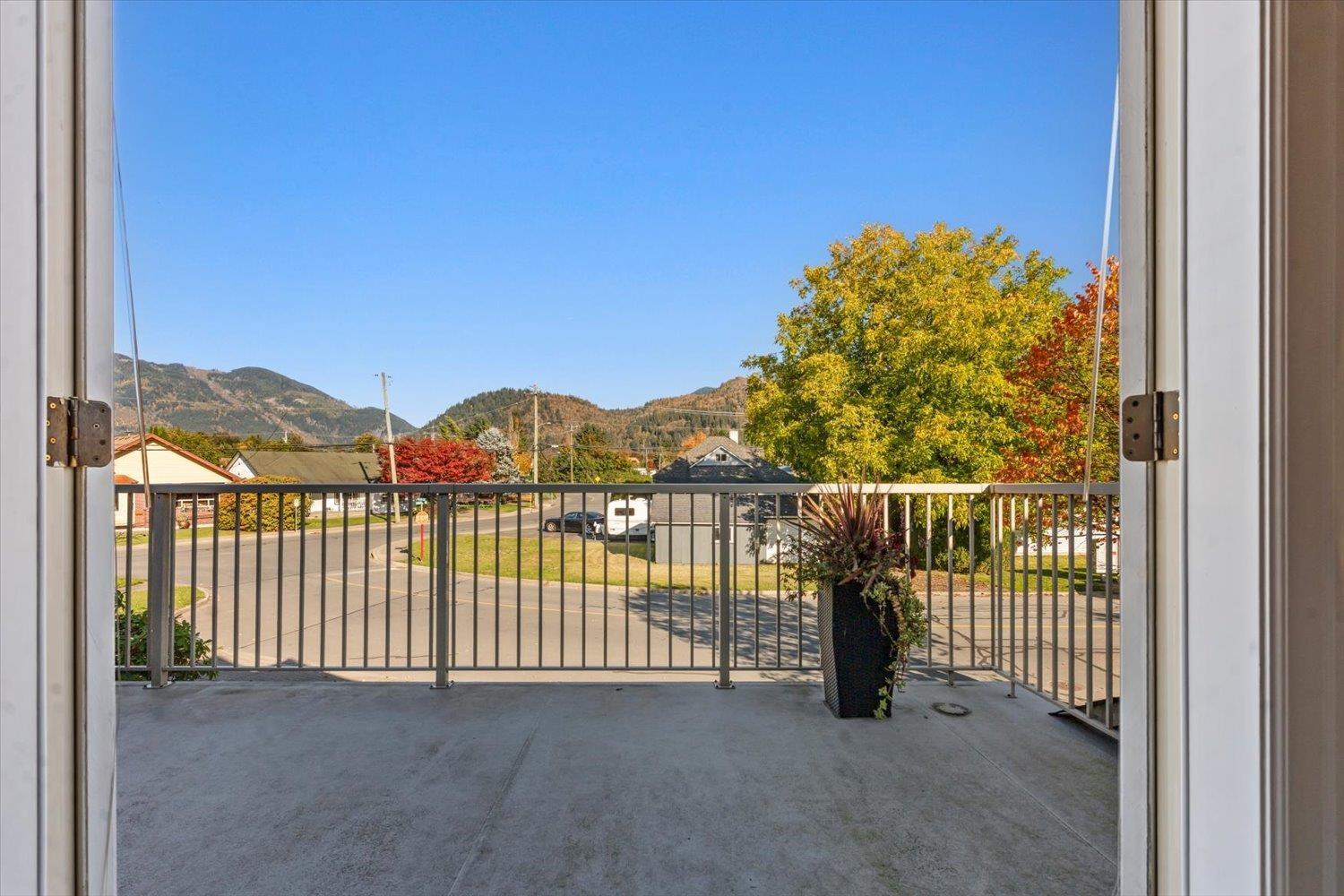 6898 CHEAM AVENUE|Agassiz