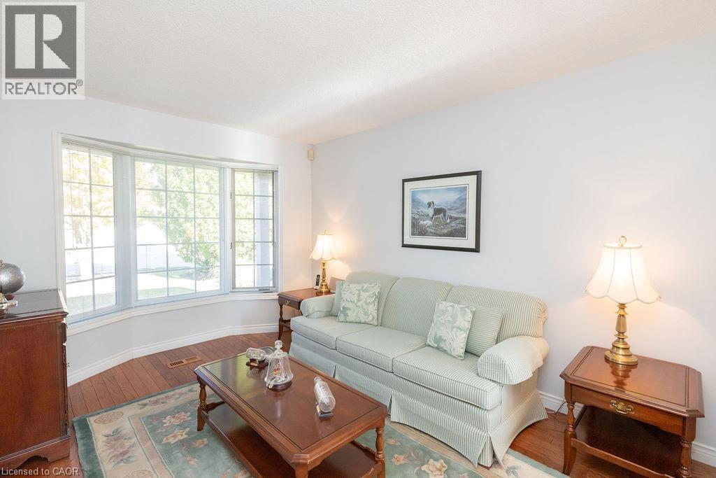 7 Falconridge Drive, Hamilton, Ontario  L9B 2P2 - Photo 5 - 40872929
