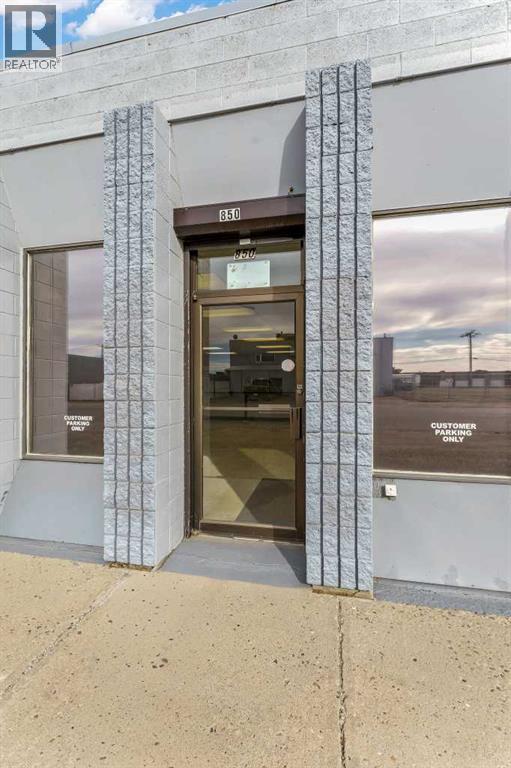 850 17 Street Sw, Medicine Hat, Alberta  T1A 4X8 - Photo 4 - A2352878