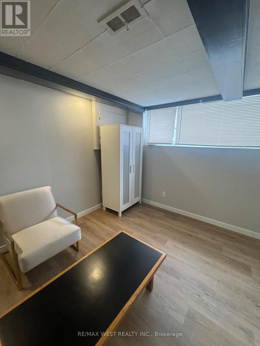 B1 - 35 Lilywood Road, Toronto, Ontario  M6B 1V6 - Photo 3 - W14100212