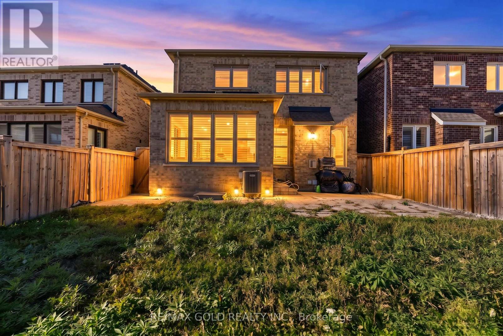 7 Vetch Street, Brampton, Ontario  L6Y 0E3 - Photo 2 - W14102372