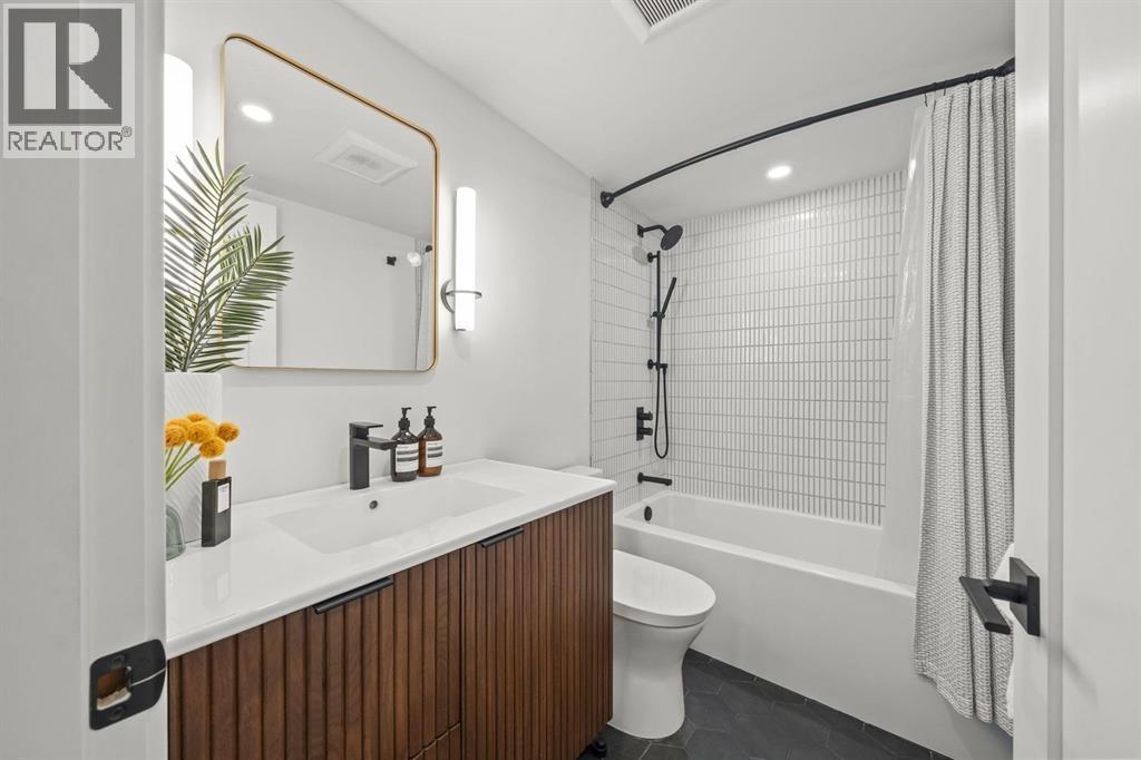 206 327 W 2nd Street, North Vancouver, British Columbia  V7M 1E2 - Photo 5 - R3177350