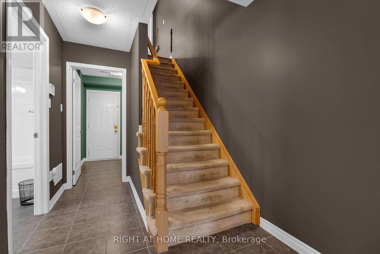 1626 Leblanc Court, Milton, Ontario  L9E 0A4 - Photo 5 - W14102654