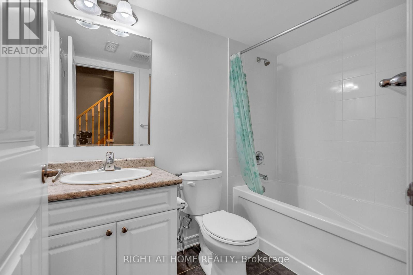 1626 Leblanc Court, Milton, Ontario  L9E 0A4 - Photo 8 - W14102654