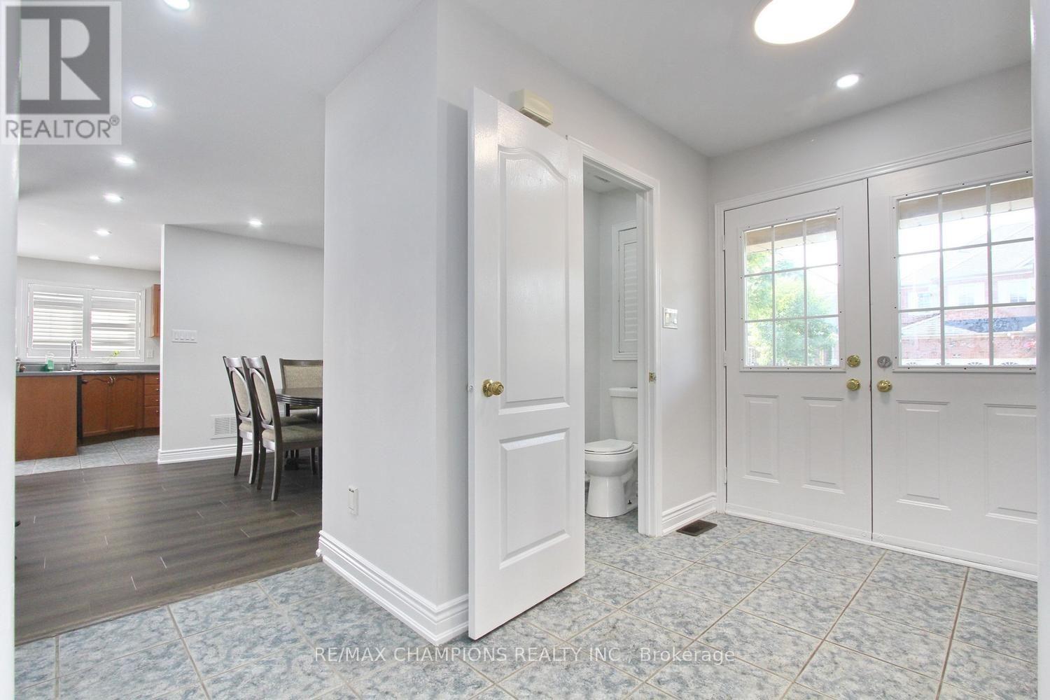 28 Egypt Drive, Brampton, Ontario  L6R 2W3 - Photo 6 - W14102674