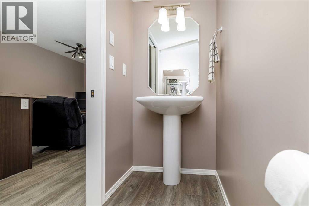 901, 339 Viscount Drive, Red Deer, Alberta  T4R 0S2 - Photo 13 - A2353223