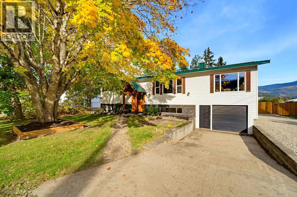 1230 Maclean McPherson Road, Sicamous, British Columbia