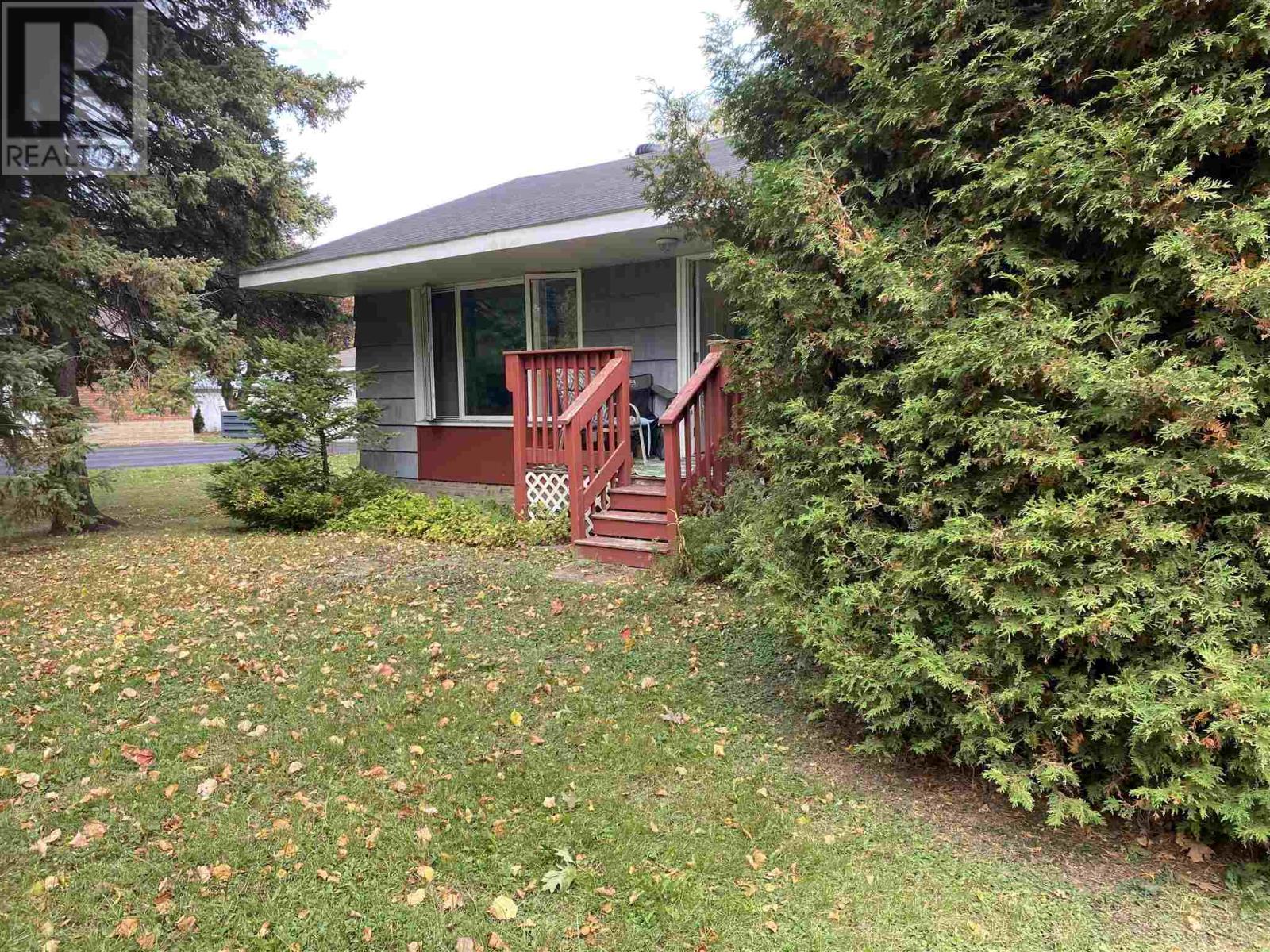 72 South Eden St, Sault Ste. Marie, Ontario  P6C 5N5 - Photo 2 - SM262935