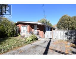5 RONALDSHAY AVENUE, Hamilton, Ontario