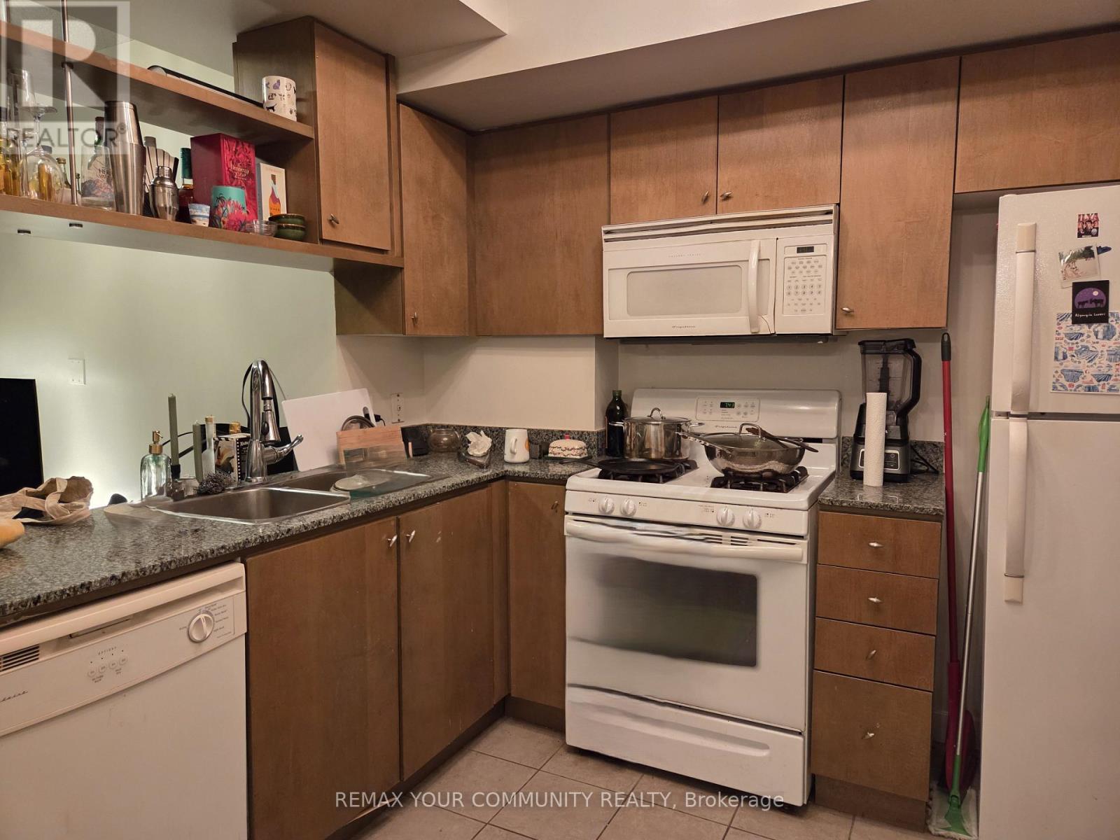5205 - 35 Mariner Terrace, Toronto, Ontario  M5V 3V9 - Photo 3 - C14092780