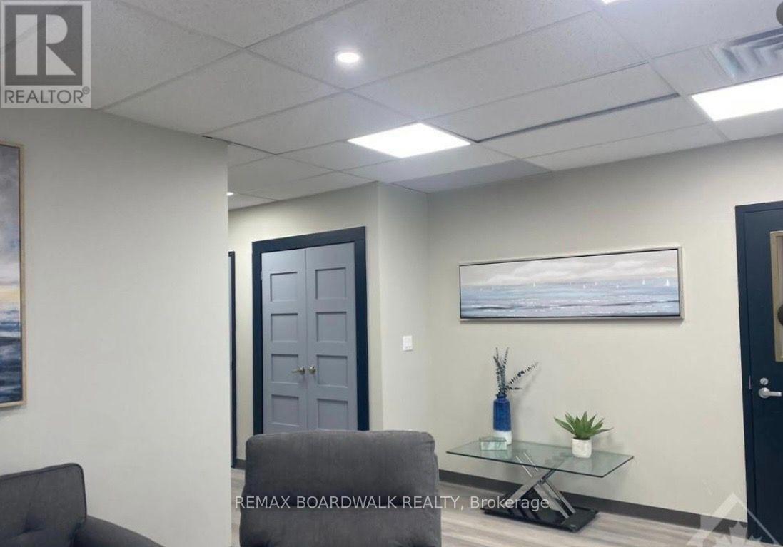 103 & 104 - 2500 St Laurent Boulevard, Ottawa, Ontario  K1H 1B1 - Photo 18 - X14100402