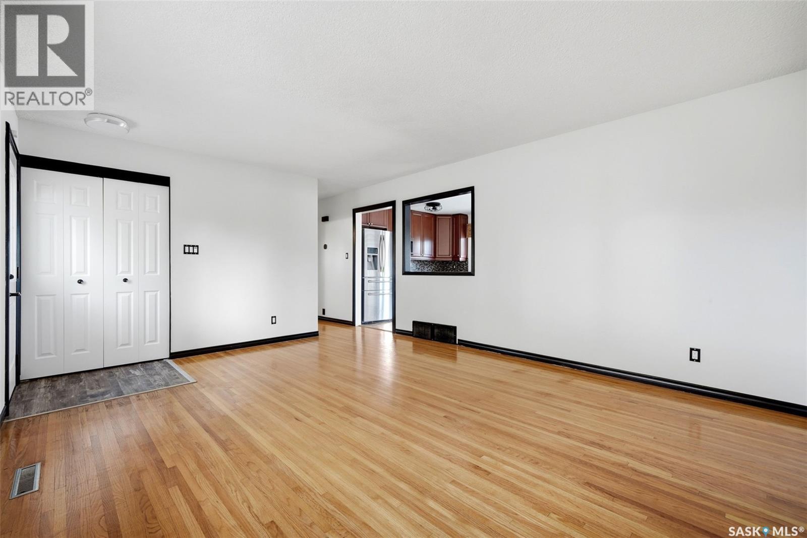 4523 England Road, Regina, Saskatchewan  S4R 4P6 - Photo 5 - SK051625