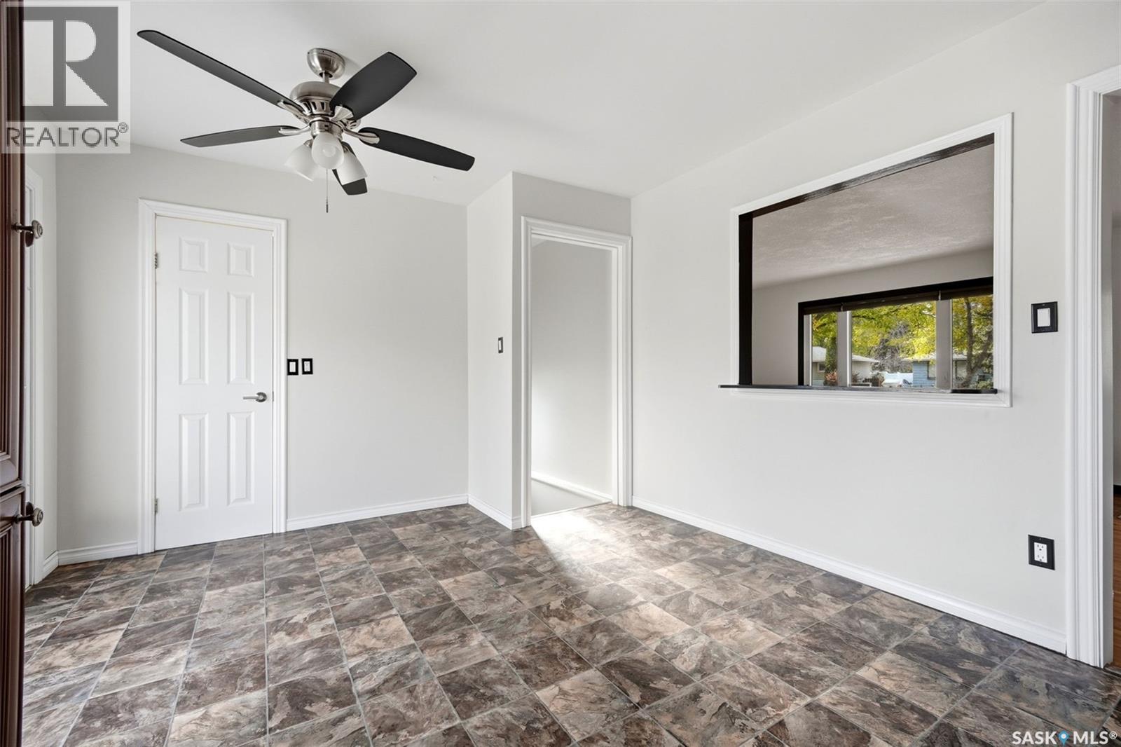 4523 England Road, Regina, Saskatchewan  S4R 4P6 - Photo 9 - SK051625