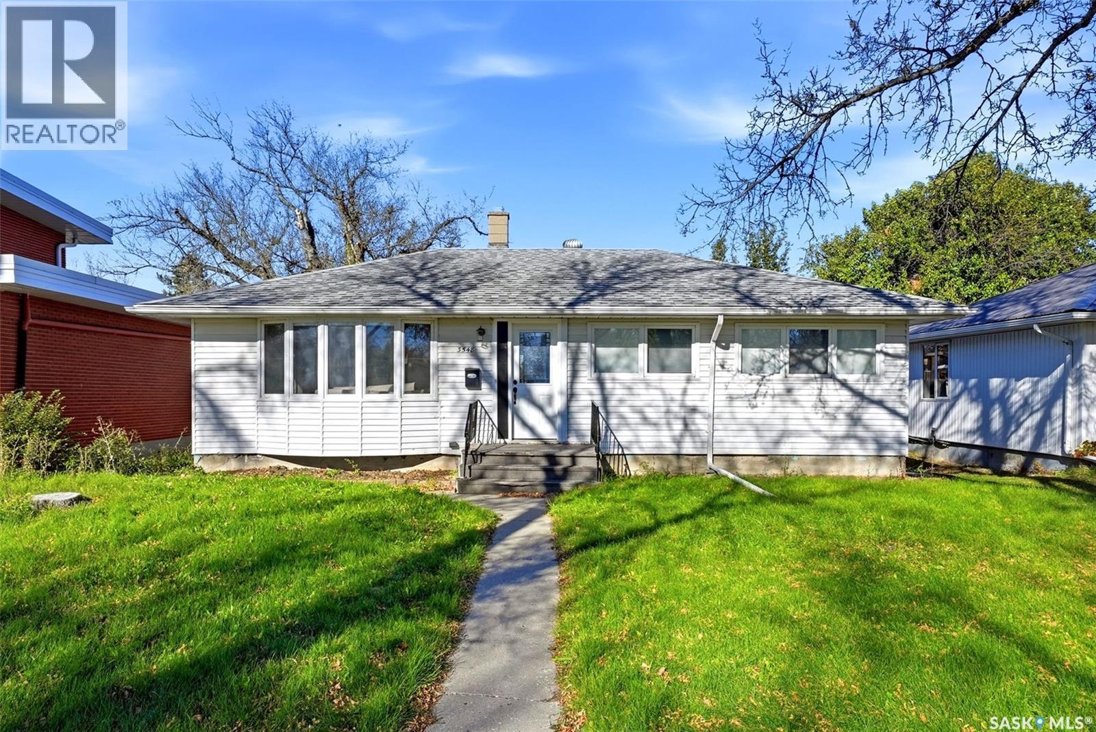 3548 Allen Avenue, Regina, Saskatchewan  S4S 0Z9 - Photo 2 - SK051616
