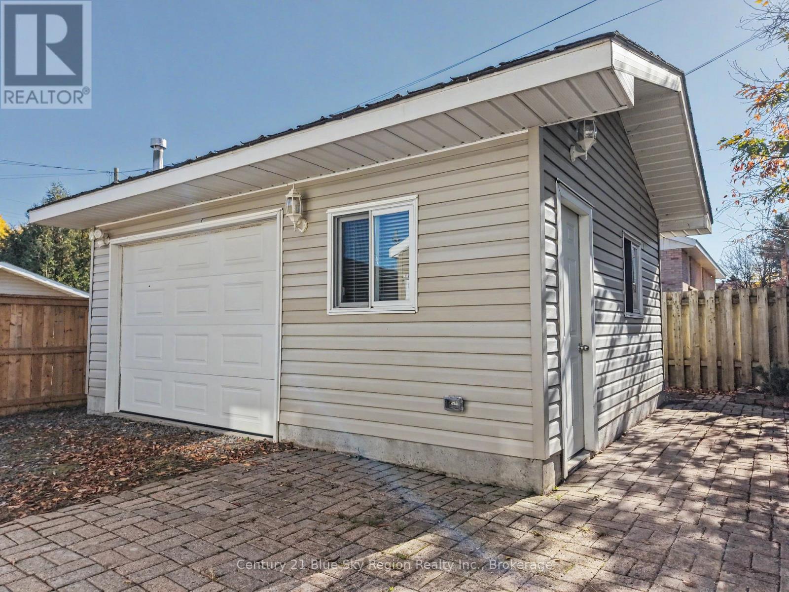 691 Robarts Avenue, North Bay, Ontario  P1B 7E5 - Photo 3 - X14102944