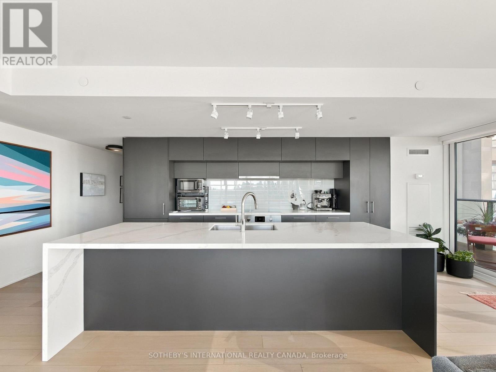 1310 - 99 Foxbar Road, Toronto, Ontario  M4V 0B2 - Photo 7 - C14102824