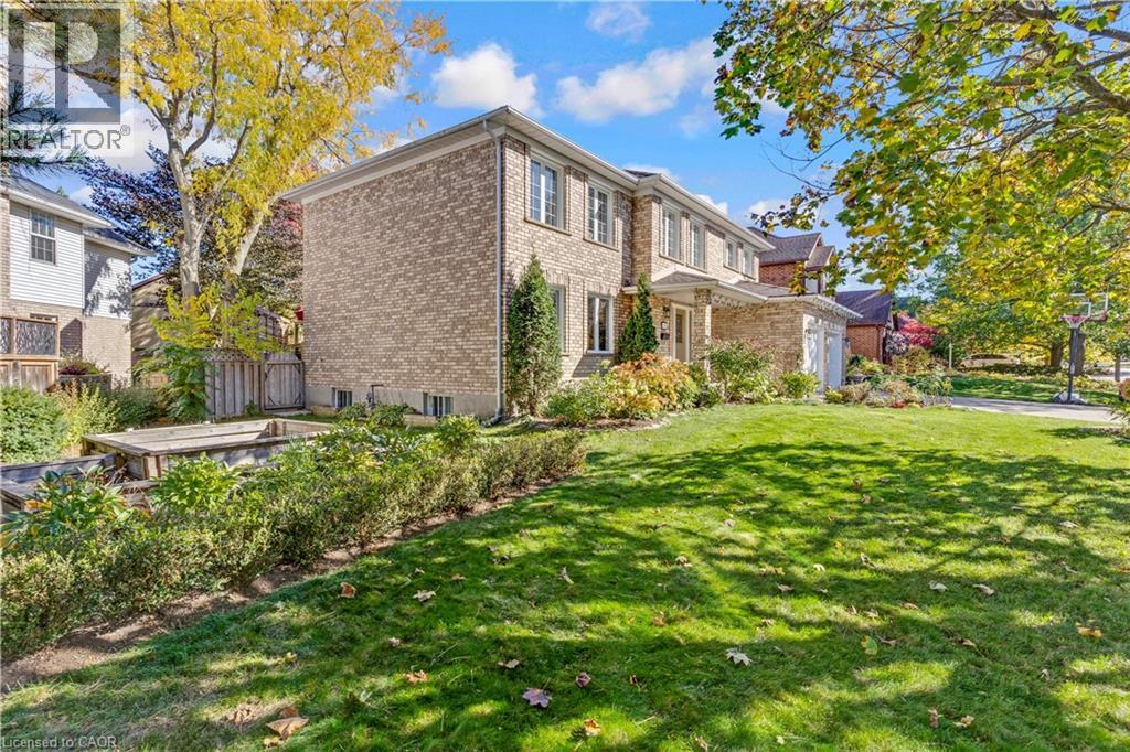 548 Sandbrooke Court, Waterloo, Ontario  N2T 2H4 - Photo 3 - 40871828