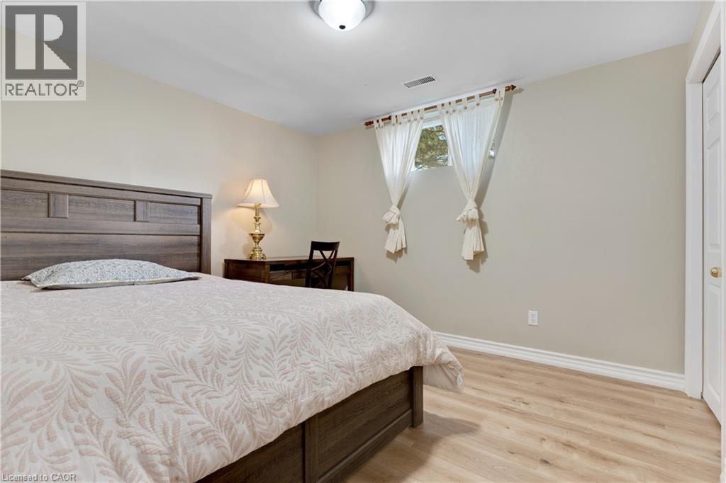 548 Sandbrooke Court, Waterloo, Ontario  N2T 2H4 - Photo 38 - 40871828
