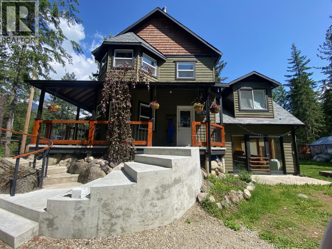 1112 HUME Street