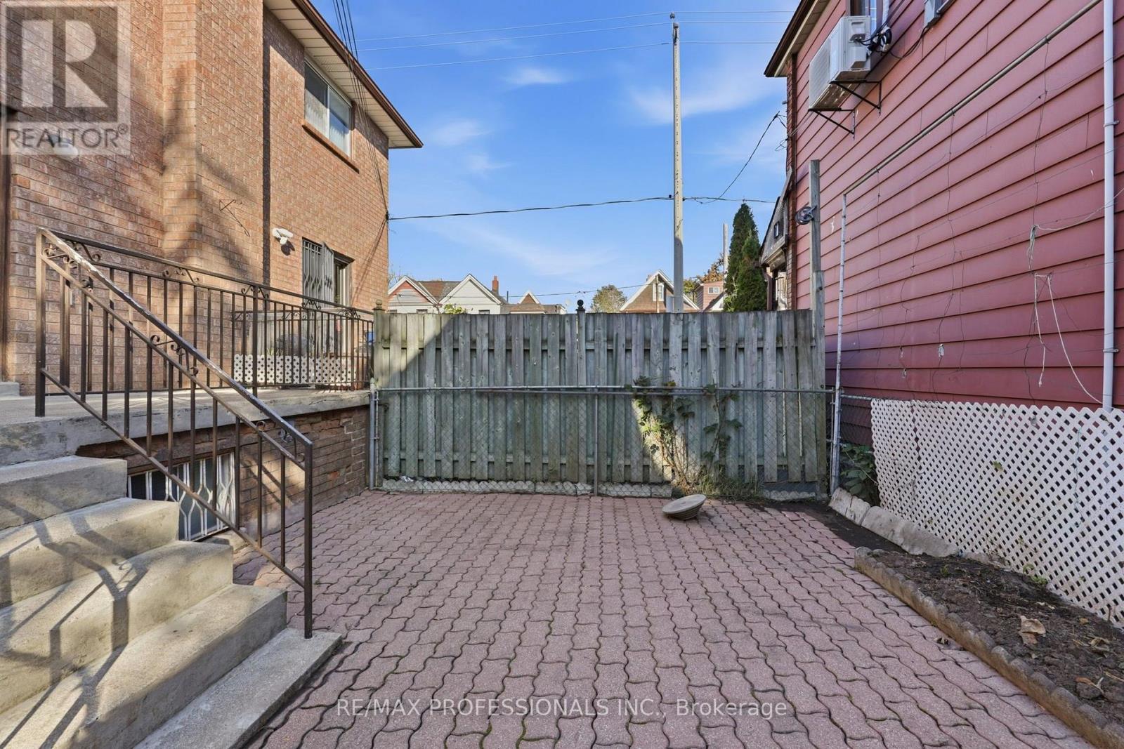 289 F Bartlett Avenue, Toronto, Ontario M6H 3G3 - Photo 32 - W14102874